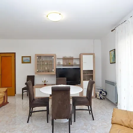 Fuer 4 Personen Ca 65 Qm In Rovinj, Istrien Istrische Riviera Apartment *